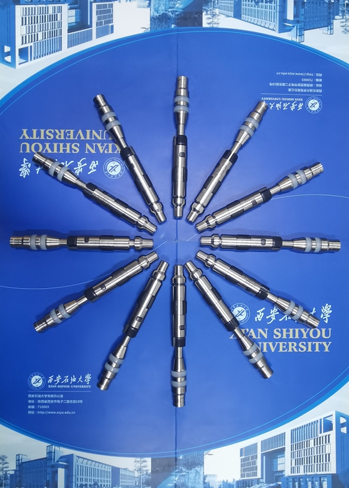 支點(diǎn)石油向母校捐資捐物，助力教學(xué)用具研發(fā)創(chuàng)新
