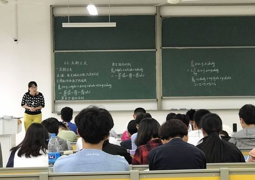 大學副教授曬 年收入 ,看到金額網友酸了,大學老師 真香